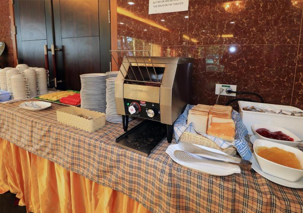 G2 Hotel Group Хатъяй Экстерьер фото